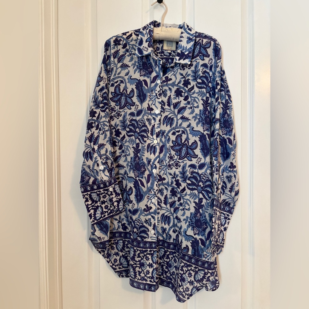 Bell - Women’s Cotton/Silk Blue Floral Button-Up Tunic Shirt.  Size L.
